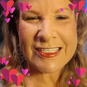 Meet your Posher, Pamela